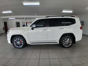 Toyota Landcruiser 300 V6 3.5T ZX - Image 3