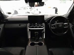 Toyota Landcruiser 300 V6 3.5T ZX - Image 8