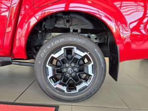 Nissan Navara 2.5DDTI LE/LE Plus automatic D/C - Image 10