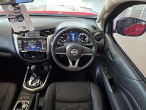 Nissan Navara 2.5DDTI LE/LE Plus automatic D/C - Image 19