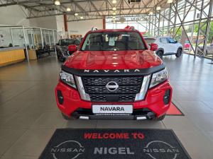 Nissan Navara 2.5DDTI LE/LE Plus automatic D/C - Image 2