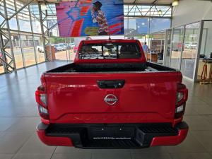 Nissan Navara 2.5DDTI LE/LE Plus automatic D/C - Image 4