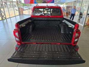Nissan Navara 2.5DDTI LE/LE Plus automatic D/C - Image 5
