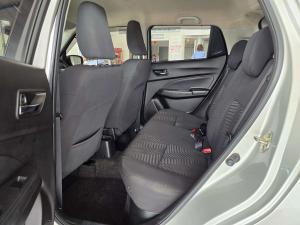 Suzuki Swift 1.2 GLX - Image 10