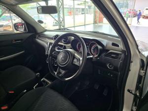 Suzuki Swift 1.2 GLX - Image 5