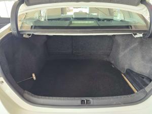 Toyota Corolla 1.3 Prestige - Image 5