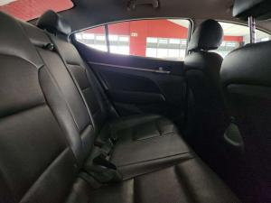 Hyundai Elantra 1.6 Executive - Image 11