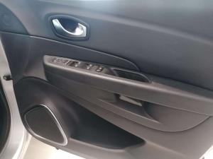 Renault Captur 900T Dynamique 5-Door - Image 15
