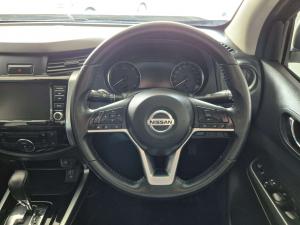 Nissan Navara 2.5DDTI LE/LE Plus automatic D/C - Image 11