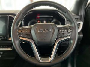 Isuzu D-MAX 3.0 Ddi V-CROSS HR automatic D/C - Image 13