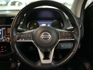 Nissan Navara 2.5DDTI LE/LE Plus automatic D/C - Image 13