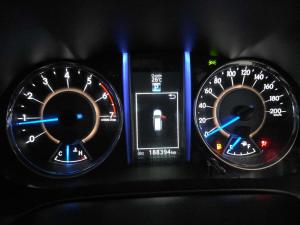 Toyota Fortuner 4.0 V6 4X4 automatic - Image 10