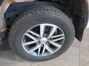 Toyota Fortuner 4.0 V6 4X4 automatic - Image 14