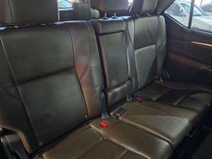 Toyota Fortuner 4.0 V6 4X4 automatic - Image 16