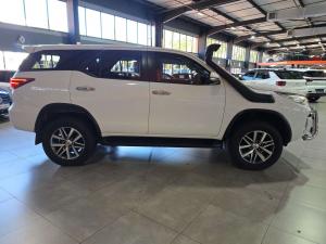 Toyota Fortuner 4.0 V6 4X4 automatic - Image 5