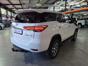Toyota Fortuner 4.0 V6 4X4 automatic - Image 6
