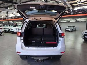 Toyota Fortuner 4.0 V6 4X4 automatic - Image 9