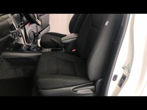 Toyota Hilux 2.4GD-6 single cab Raider manual - Image 11