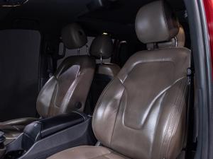 Mercedes-Benz V-Class V250d Avantgarde AMG Line - Image 13