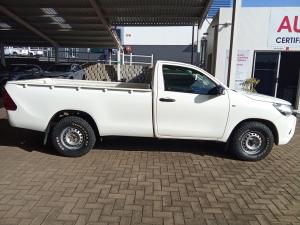 Toyota Hilux 2.4GD (aircon) - Image 3