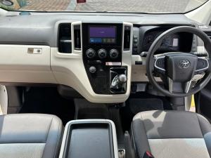 Toyota Quantum 2.8 SLWB bus 14-seater GL manual - Image 6