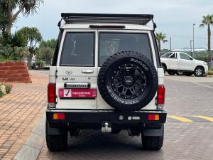 Toyota Land Cruiser 76 4.5D-4D V8 station wagon LX - Image 5