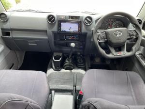 Toyota Land Cruiser 76 4.5D-4D V8 station wagon LX - Image 6