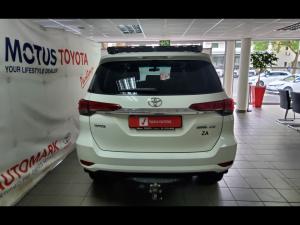 Toyota Fortuner 4.0 V6 4x4 - Image 5