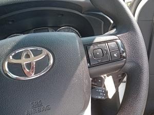 Toyota Hilux 2.4GD-6 single cab Raider manual - Image 10