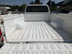 Toyota Hilux 2.4GD-6 single cab Raider manual - Image 17