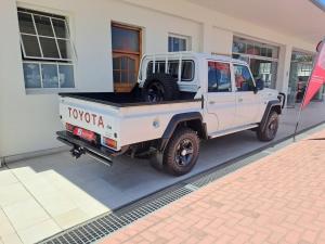 Toyota Land Cruiser 79 2.8GD-6 double cab - Image 2