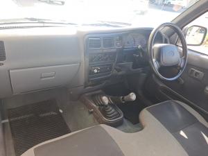 Toyota Hilux 2700i Raider 4X4S/C - Image 6