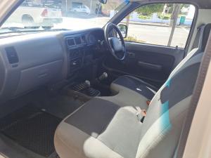 Toyota Hilux 2700i Raider 4X4S/C - Image 7