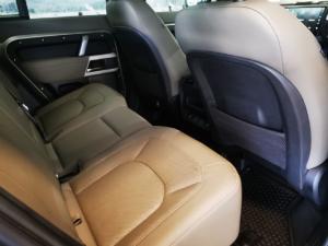 Land Rover Defender 110 D300 X-Dynamic HSE - Image 5