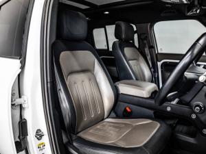 Land Rover Defender 110 D300 X-Dynamic HSE - Image 12