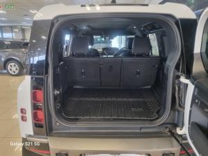 Land Rover Defender 110 D300 X-Dynamic HSE - Image 7