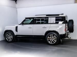 Land Rover Defender 110 D300 X-Dynamic HSE - Image 8