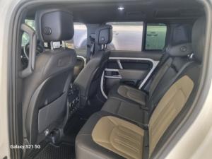 Land Rover Defender 110 D300 X-Dynamic HSE - Image 9