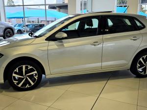 Volkswagen Polo hatch 1.0TSI Life manual - Image 4