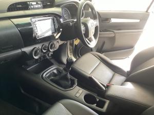 Toyota Hilux 2.4GD-6 SR - Image 7