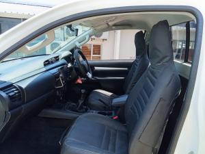 Toyota Hilux 2.4GD-6 single cab 4x4 Raider manual - Image 7