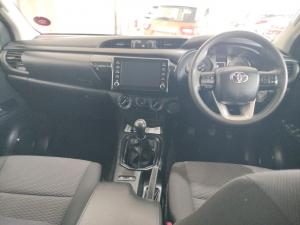 Toyota Hilux 2.4GD-6 double cab Raider manual - Image 6