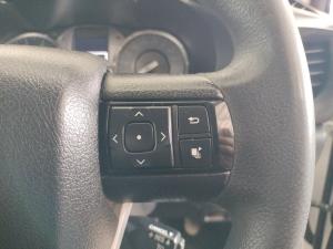 Toyota Hilux 2.4GD-6 double cab Raider manual - Image 10