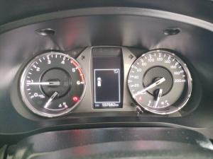 Toyota Hilux 2.4GD-6 double cab Raider manual - Image 11