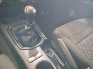 Toyota Hilux 2.4GD-6 double cab Raider manual - Image 12