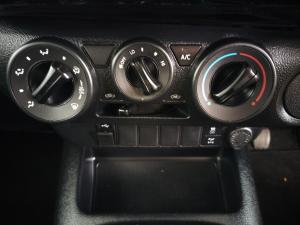 Toyota Hilux 2.4GD-6 double cab Raider manual - Image 16