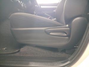 Toyota Hilux 2.4GD-6 double cab Raider manual - Image 19