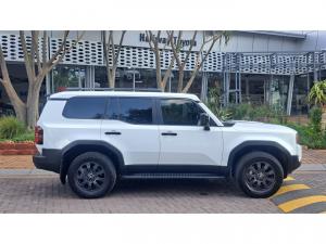 Toyota Land Cruiser Prado 2.8GD VX-R - Image 3