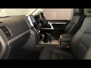 Toyota Land Cruiser 200 4.5D-4D V8 VX-R - Image 7