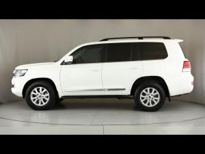 Toyota Land Cruiser 200 4.5D-4D V8 VX-R - Image 22